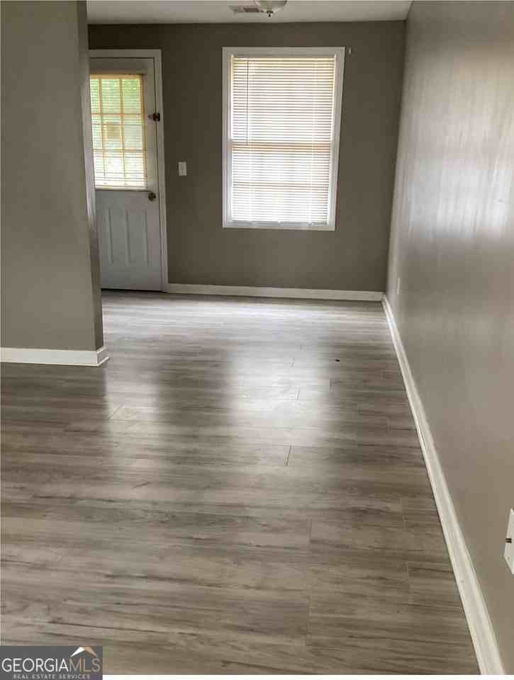 545 Spring St - Photo 7 of 9