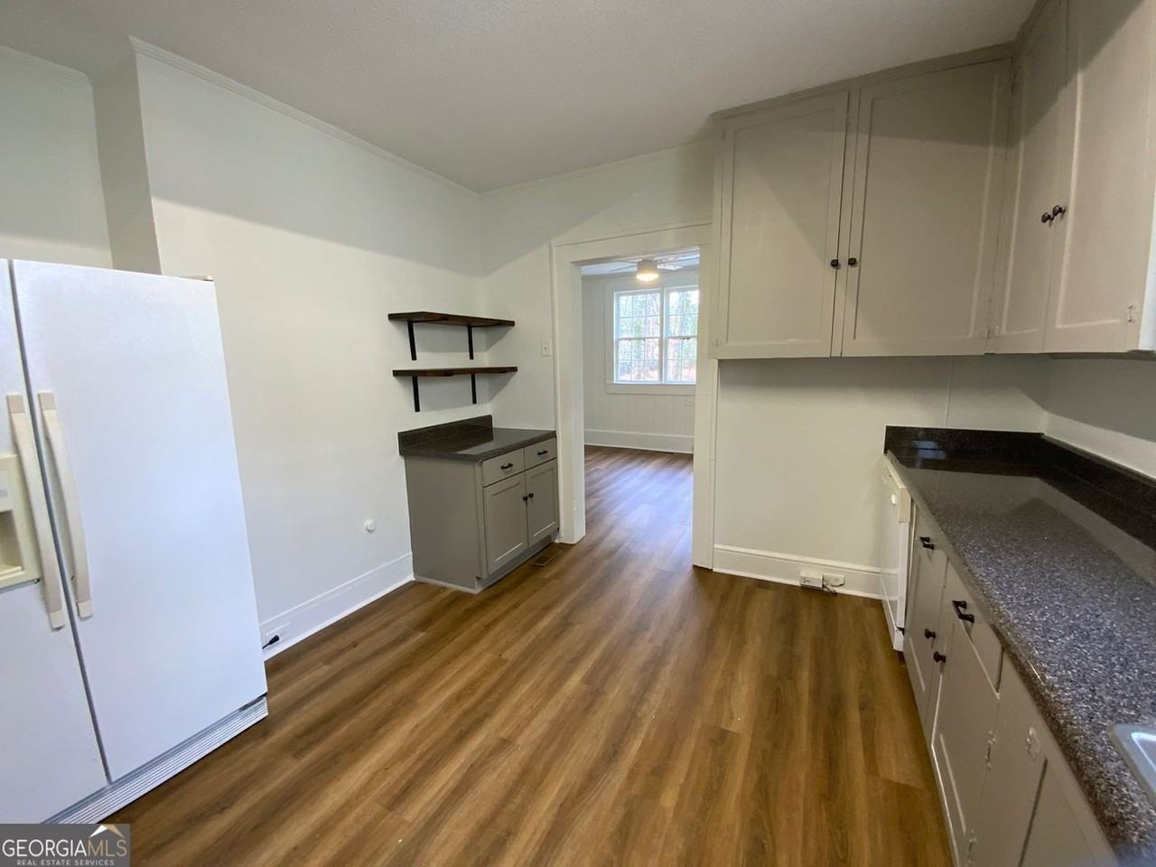 204 Oakwood Street - Photo 7 of 13