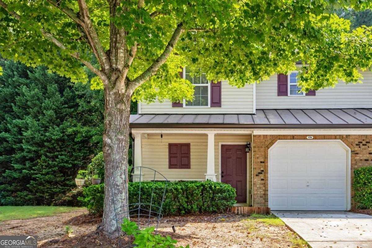 176 Darbys Crossing Court - Photo 2 of 22