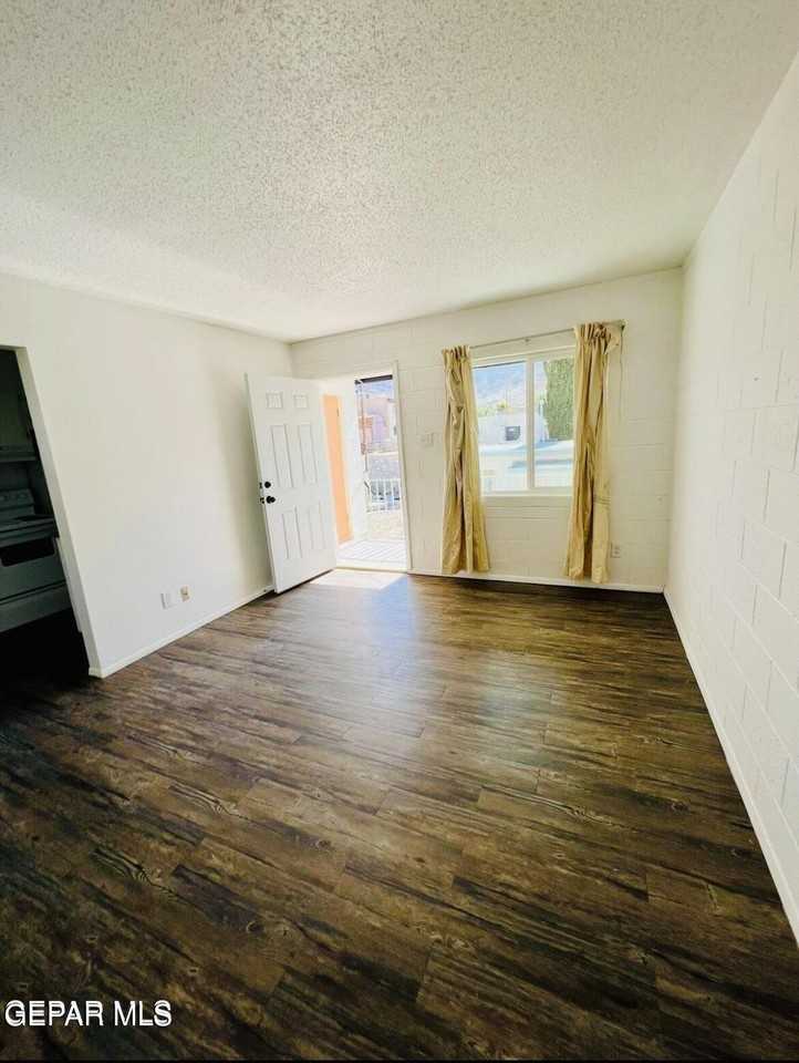 3422 Keltner Ave Apt 8 #8 - Photo 3 of 9