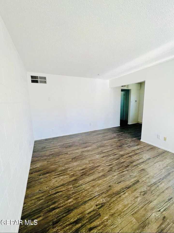 3422 Keltner Ave Apt 8 #8 - Photo 4 of 9