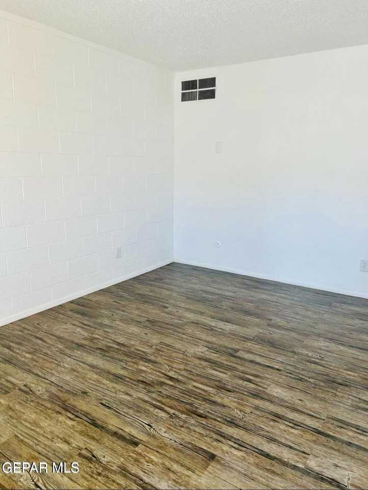 3422 Keltner Ave Apt 8 #8 - Photo 7 of 9