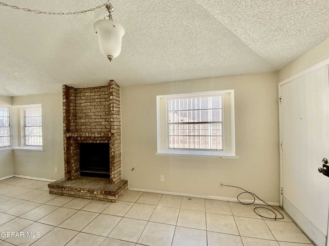 823 Montera Rd - Photo 4 of 40