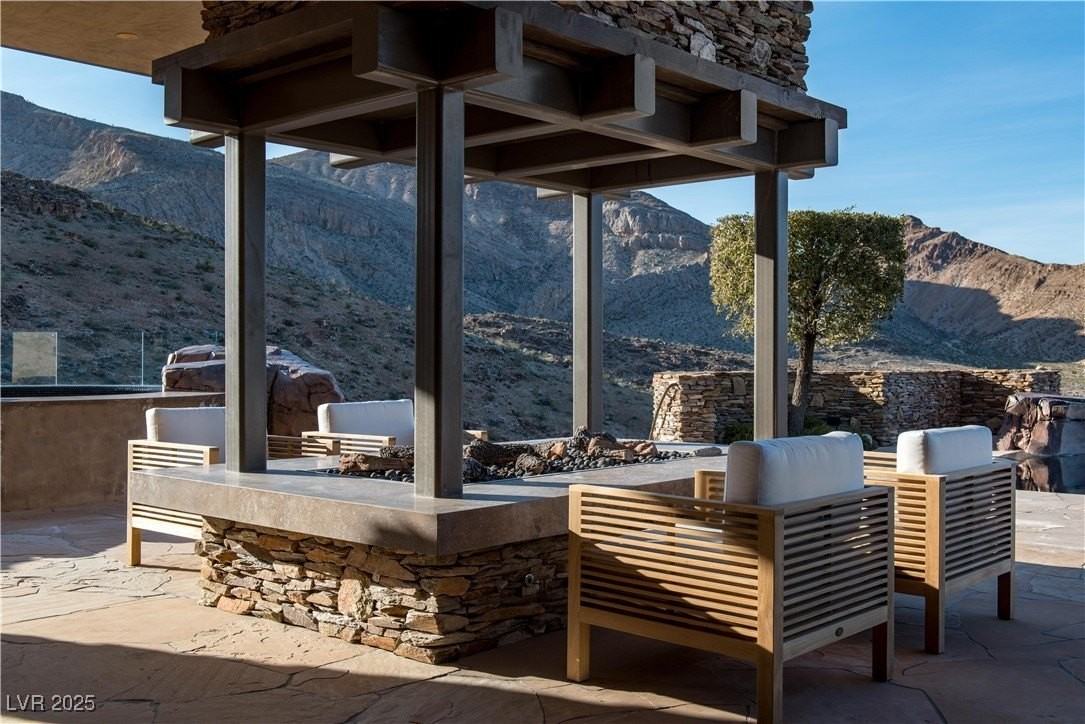 5 Promontory Pointe Ln - Photo 2 of 44