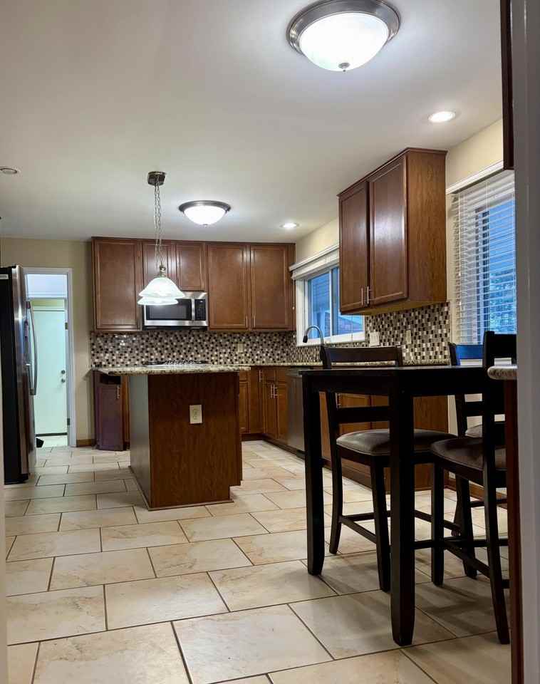 6493 Thorncrest Dr - Photo 4 of 19