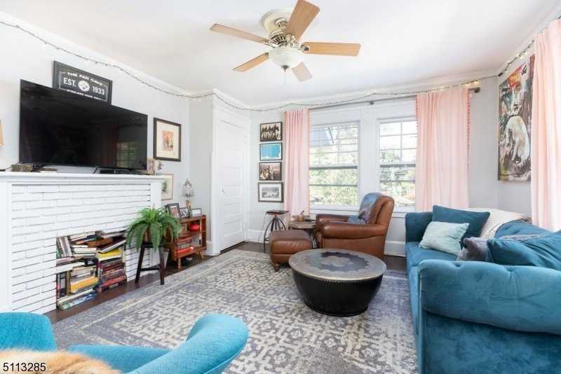 584 Ridgewood Road - Photo 4 of 20