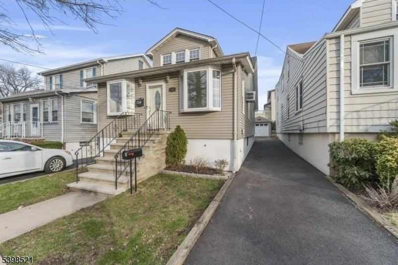 838 Roosevelt Ave - Photo 2 of 15