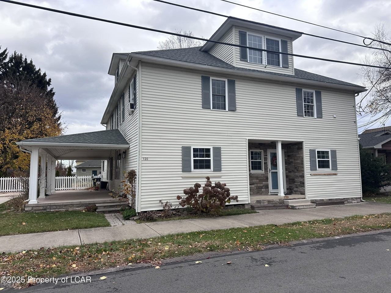 120 E 7th St - Photo 2 of 40