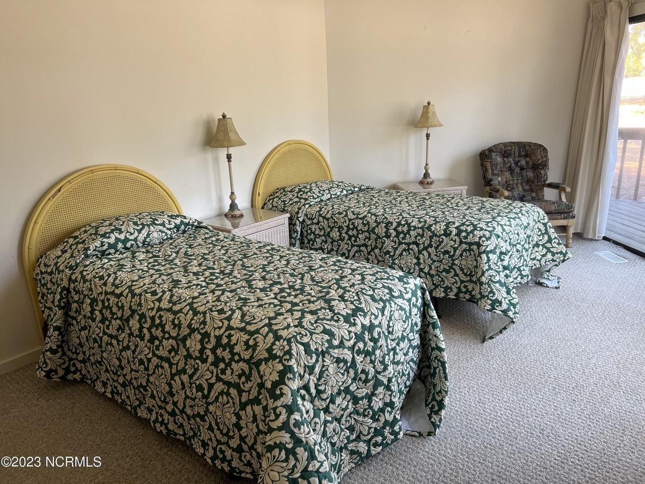 207 Foxkroft Dr - Photo 2 of 15