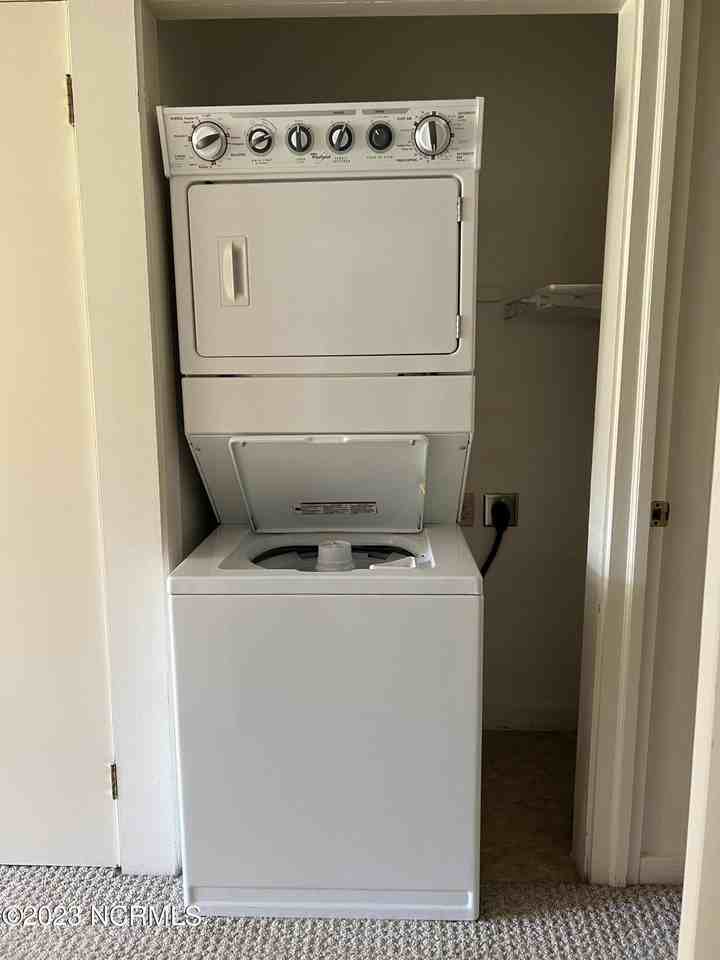 207 Foxkroft Dr - Photo 4 of 15