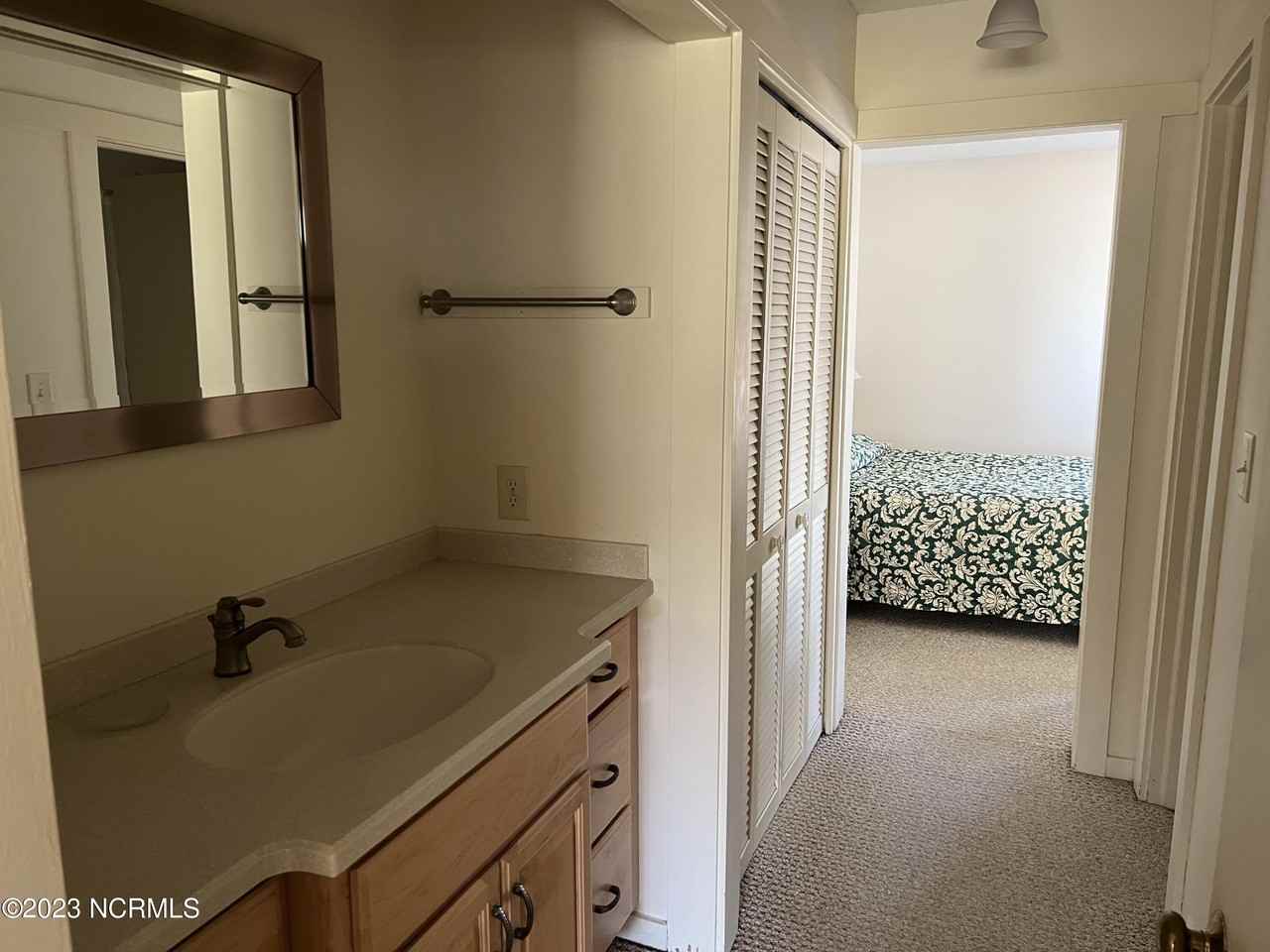 207 Foxkroft Dr - Photo 5 of 15