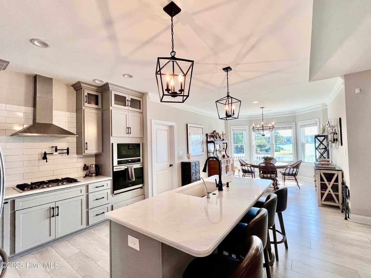 127 Shaw Dr - Photo 4 of 43