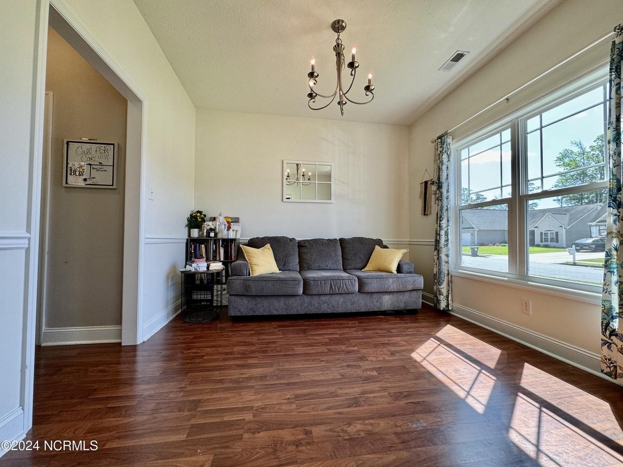 3112 Catarina Ln - Photo 4 of 35