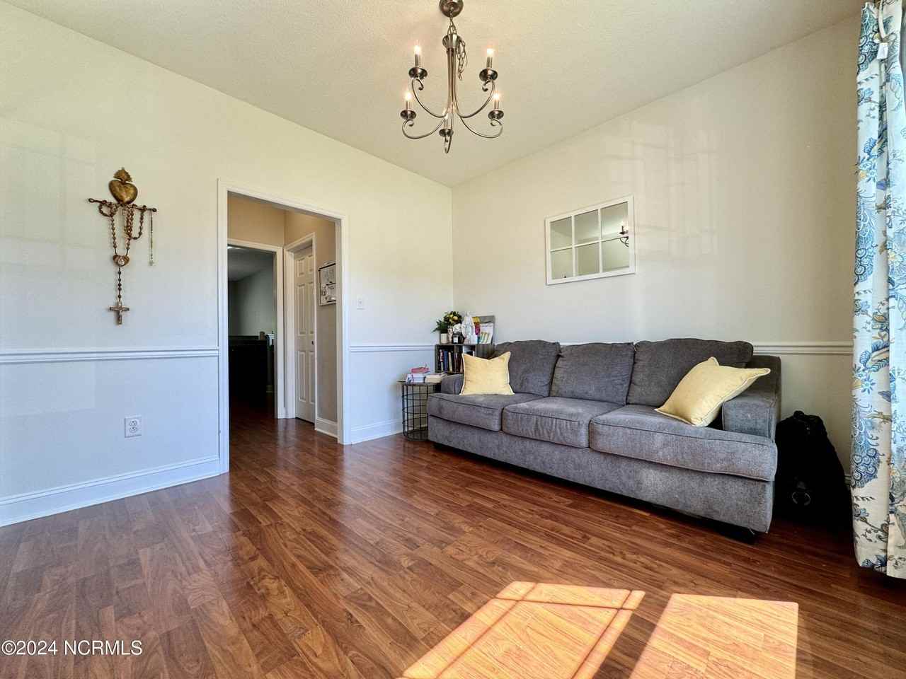 3112 Catarina Ln - Photo 5 of 35