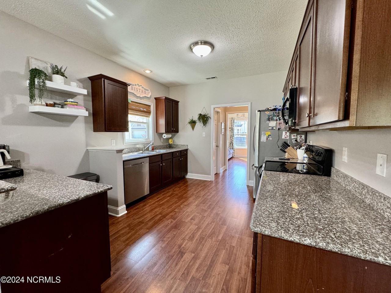 3112 Catarina Ln - Photo 6 of 35