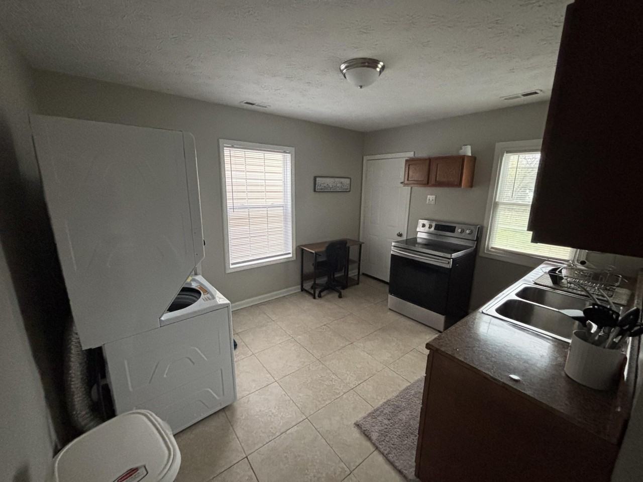 723 Jackson St - Photo 5 of 10