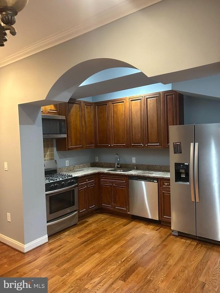 1169 Morse St Ne - Photo 4 of 15