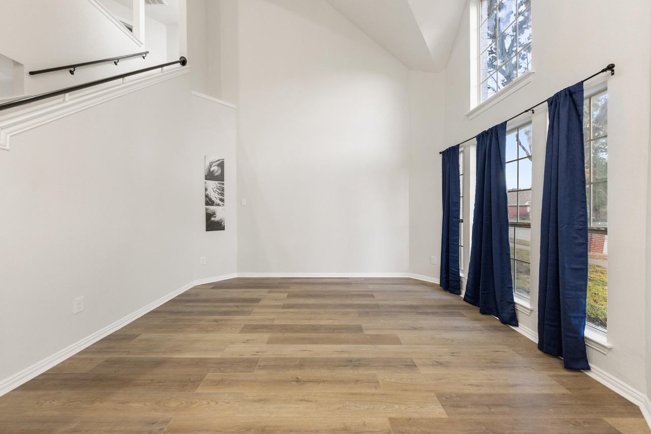 Baccarat Dr - Photo 3 of 13