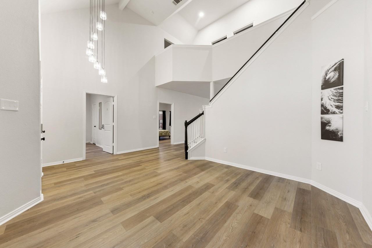 Baccarat Dr - Photo 4 of 13