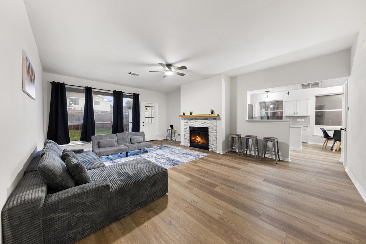 Baccarat Dr - Photo 5 of 13