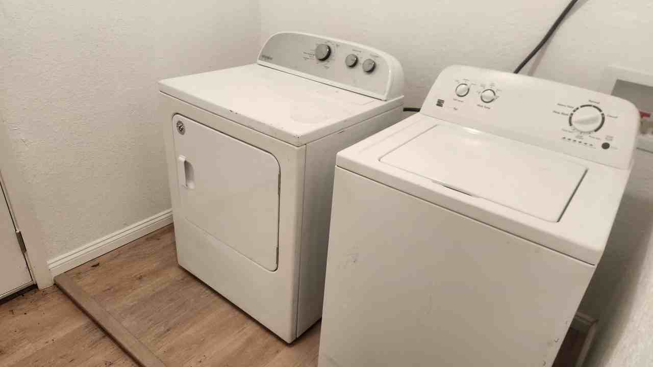 Alandale Dr - Photo 4 of 7