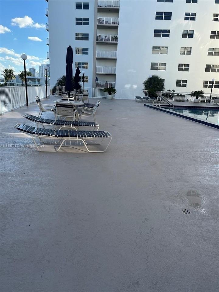 111 Golden Isles Drive #D10 - Photo 4 of 27