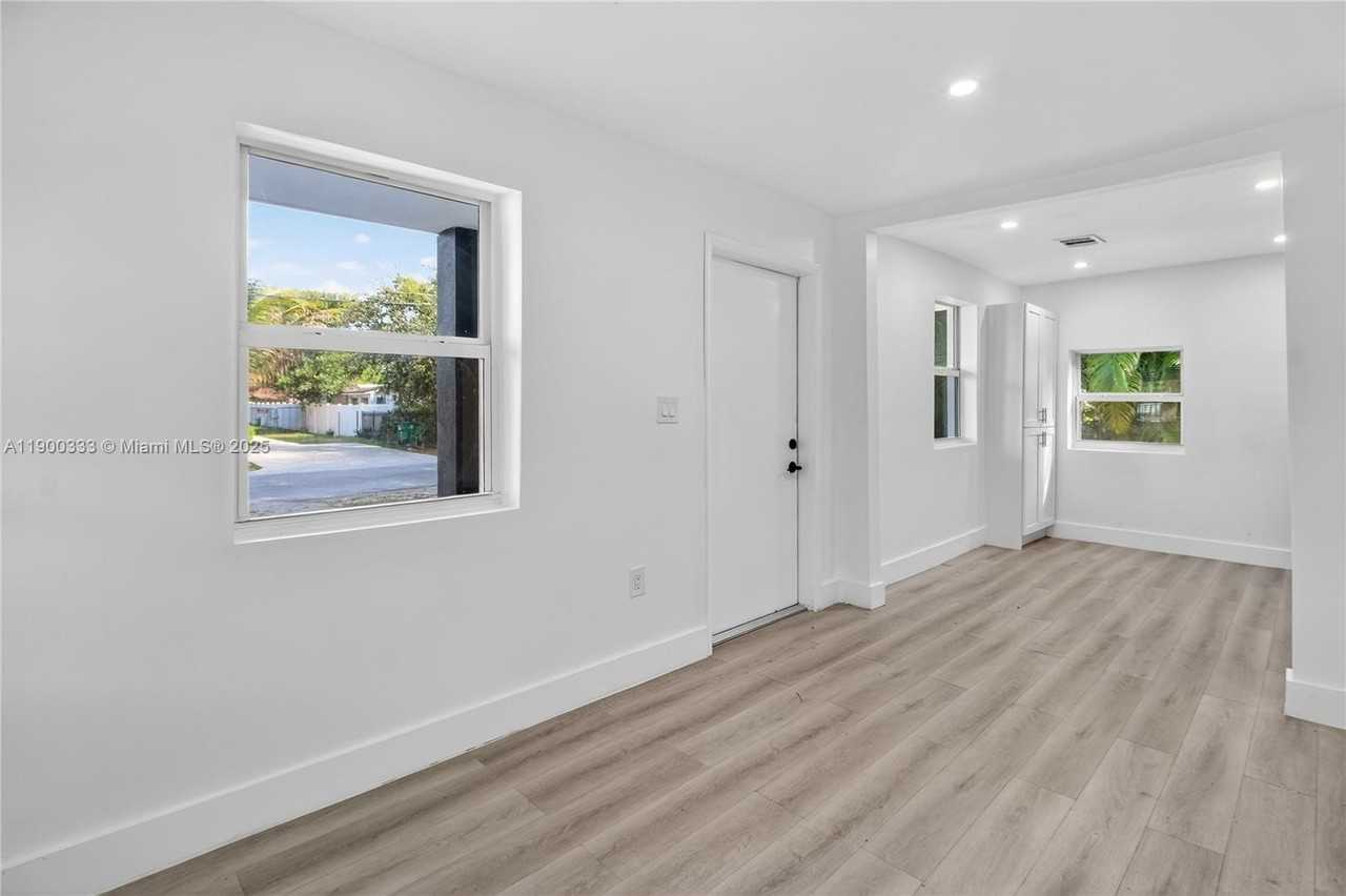 428 Nw 97th St #0 - Photo 4 of 43