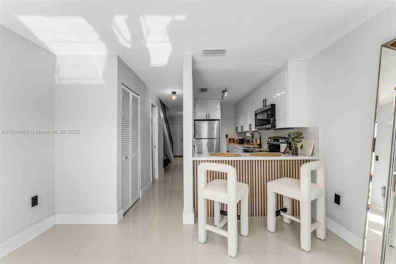 13350 Sw 58th Ter #3-8 - Photo 3 of 8