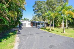 featured image of 11811 Northwest 5th Court #11811