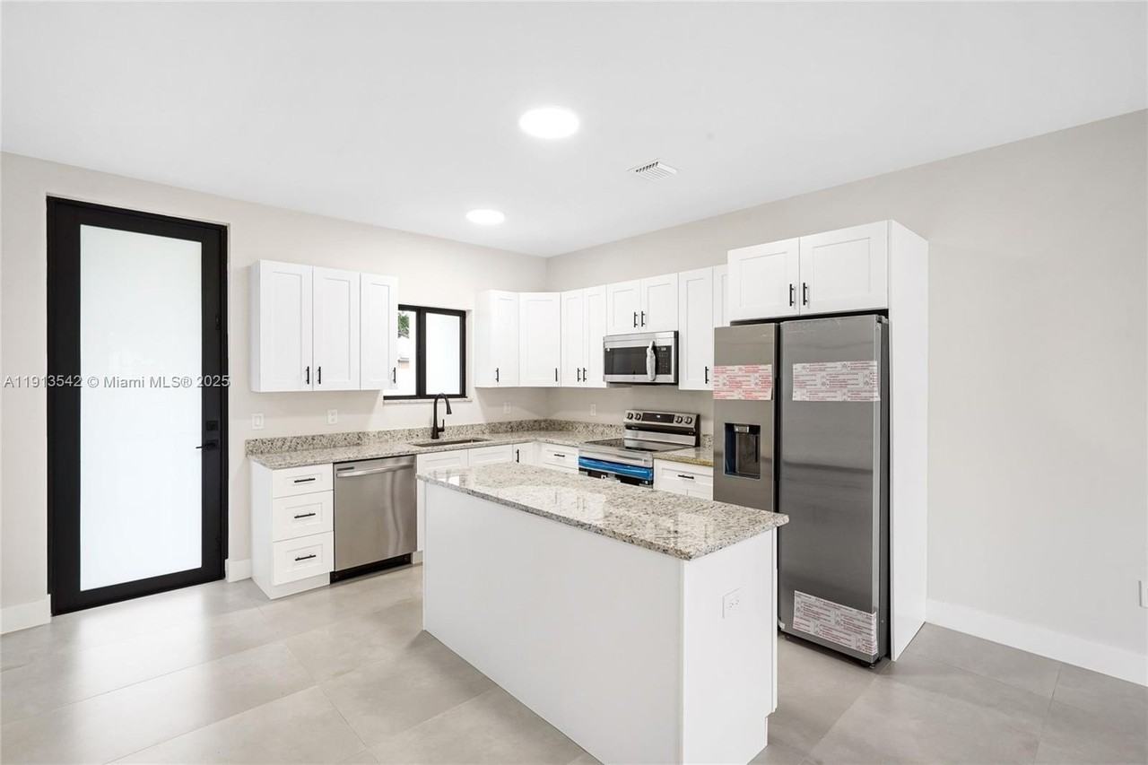 4309 E 8th Ct #A - Photo 4 of 31