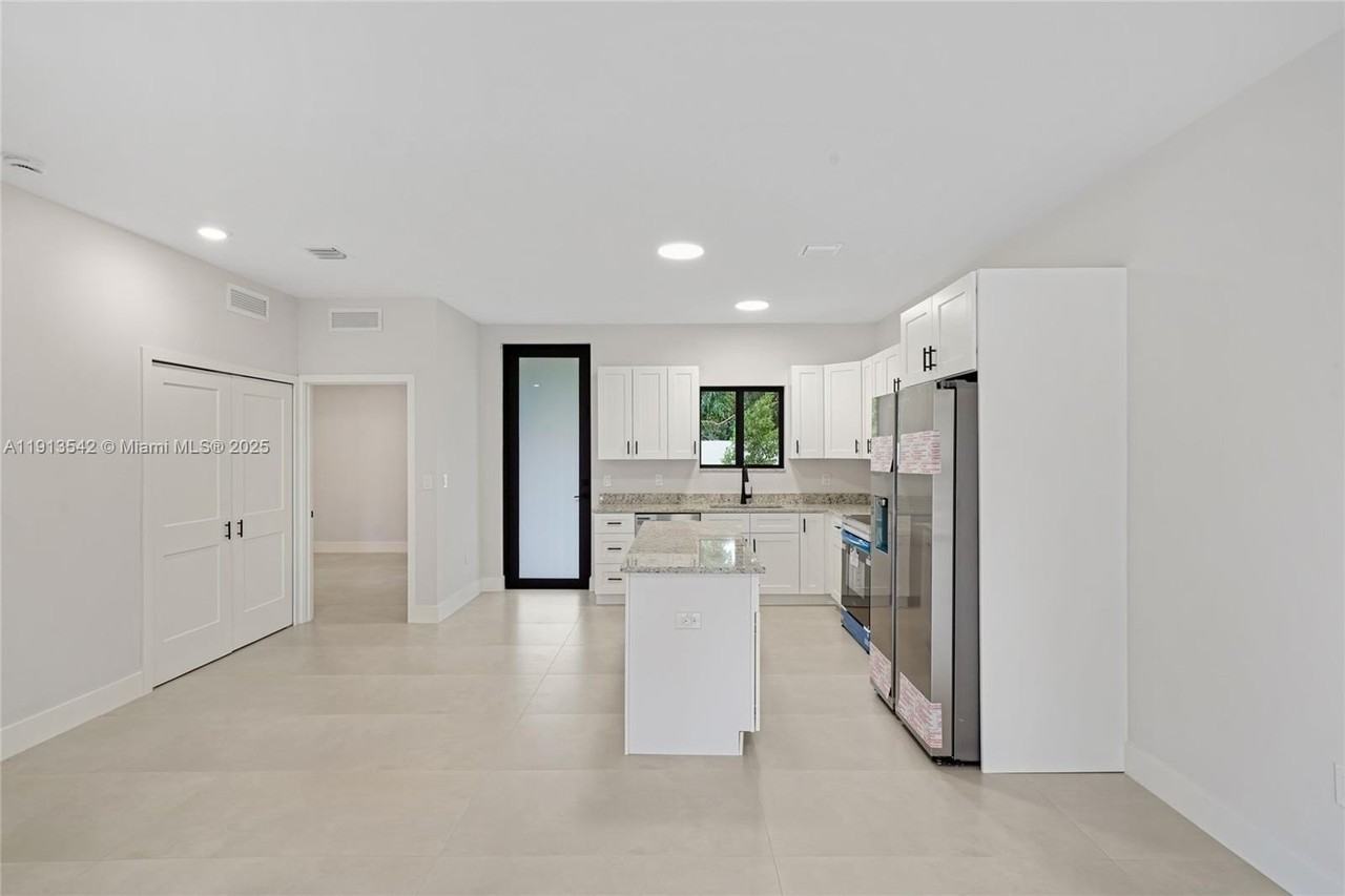 4309 E 8th Ct #A - Photo 5 of 31