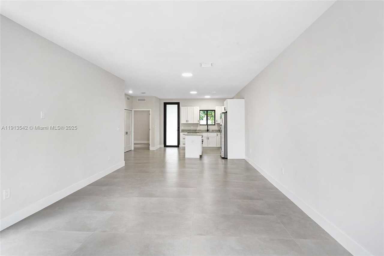 4309 E 8th Ct #A - Photo 6 of 31