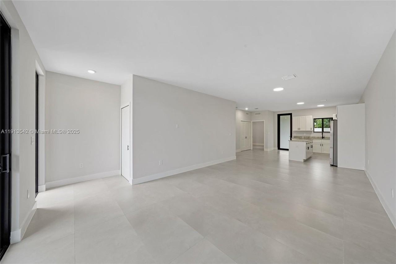 4309 E 8th Ct #A - Photo 7 of 31