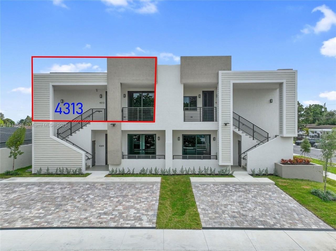 4313 E 8th Ct #B - Photo 2 of 30