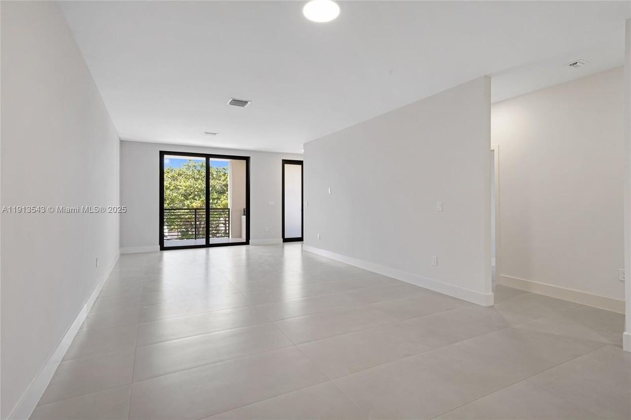 4313 E 8th Ct #B - Photo 6 of 30