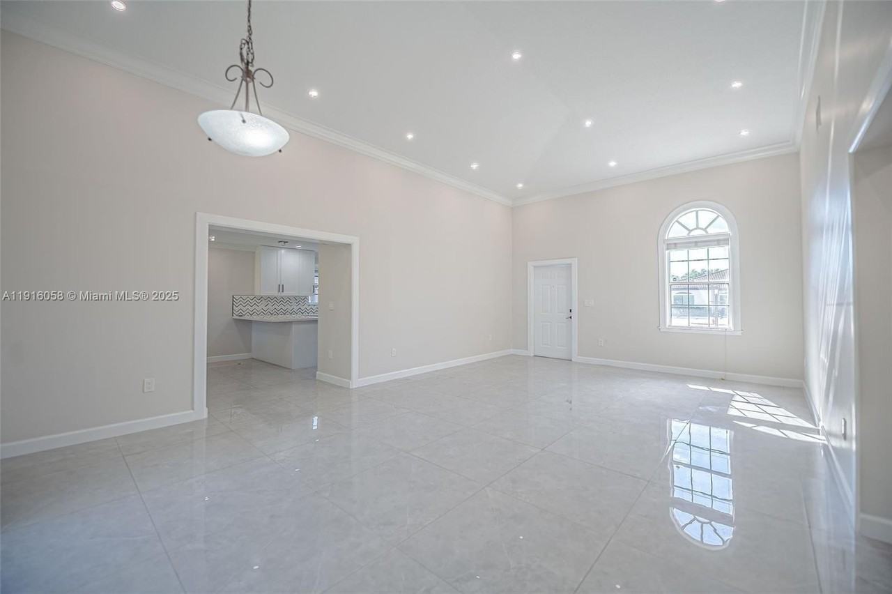 15461 Sw 170th Ter - Photo 2 of 25