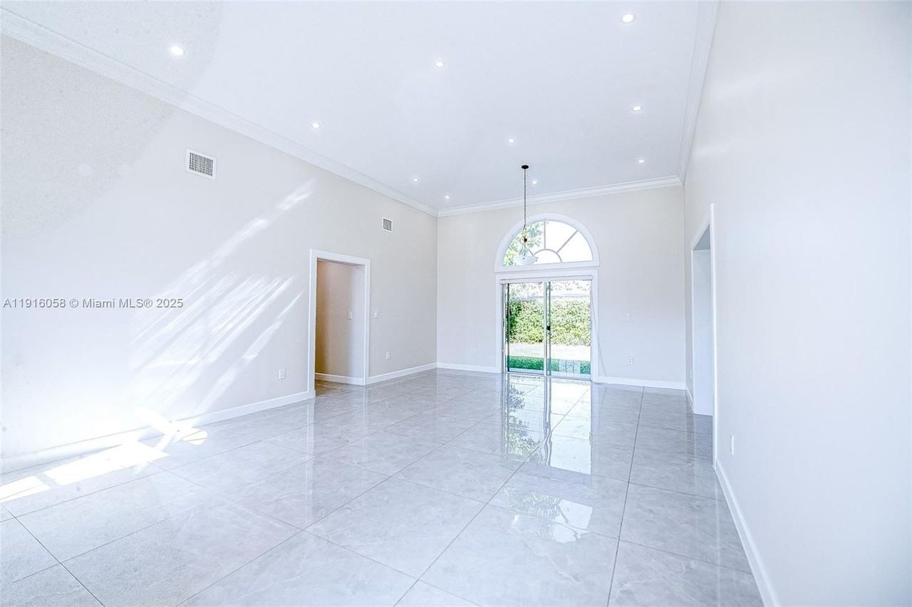 15461 Sw 170th Ter - Photo 3 of 25