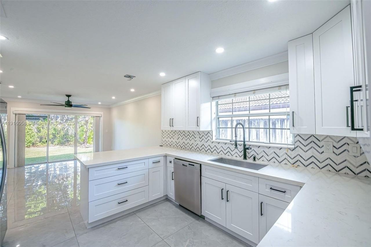 15461 Sw 170th Ter - Photo 7 of 25