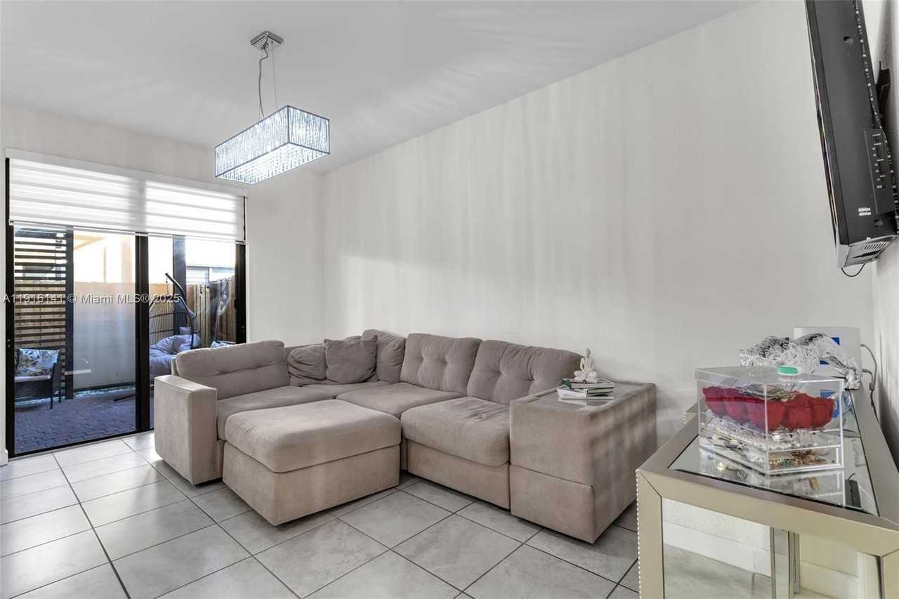 11413 Sw 252nd St - Photo 5 of 40