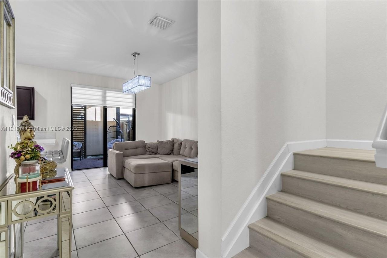 11413 Sw 252nd St - Photo 7 of 40