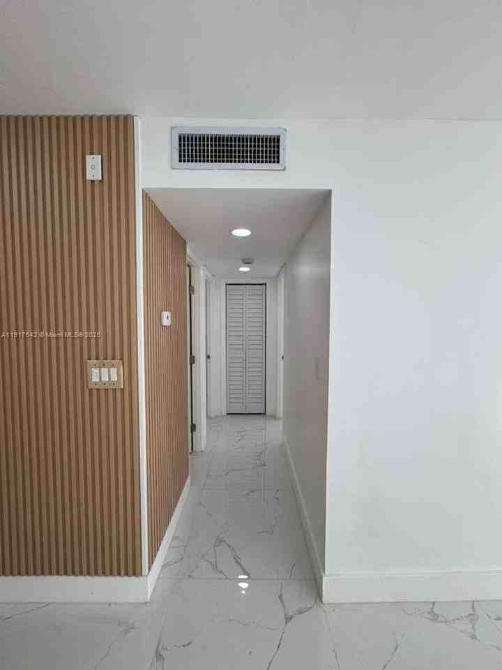 15201 Northeast 6th Avenue #C312 - Photo 6 of 18