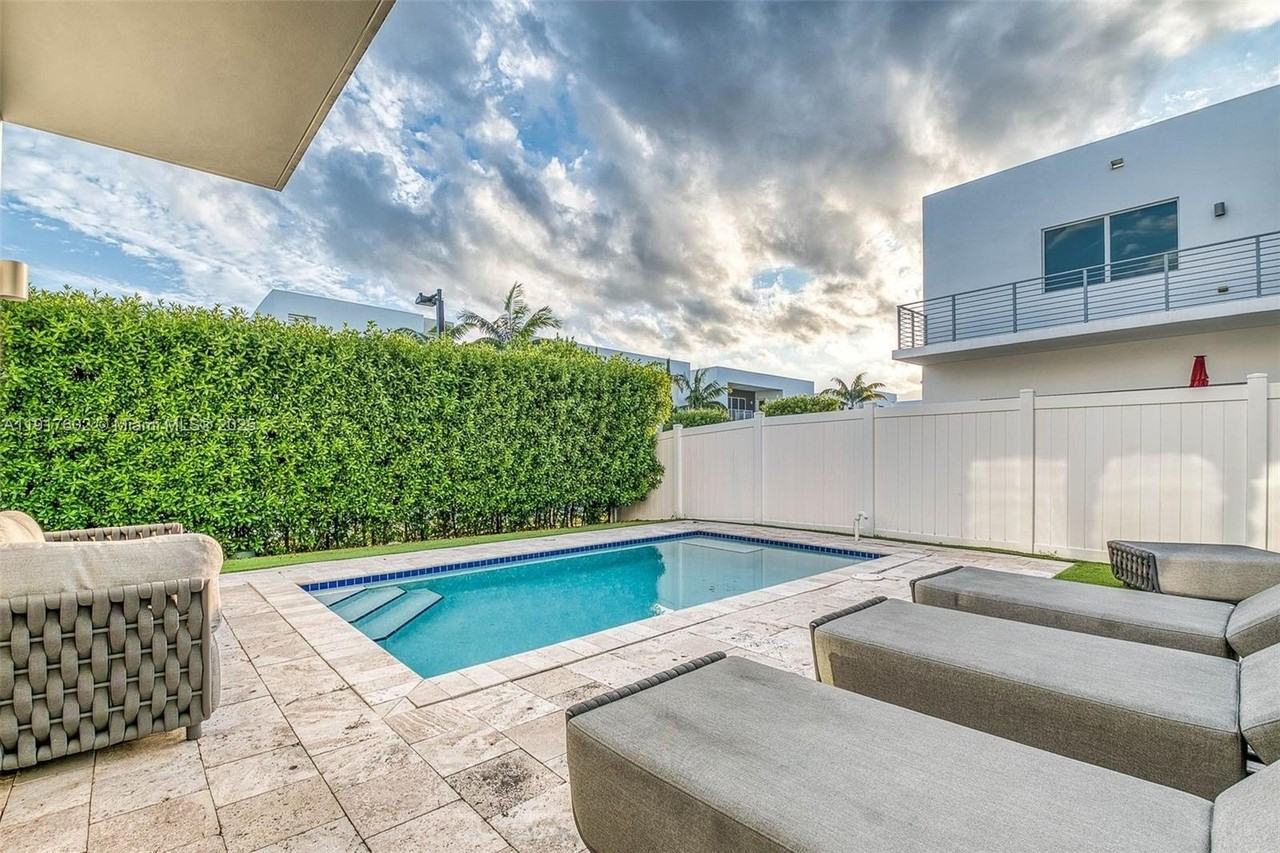 7446 Nw 99th Ct - Photo 2 of 43