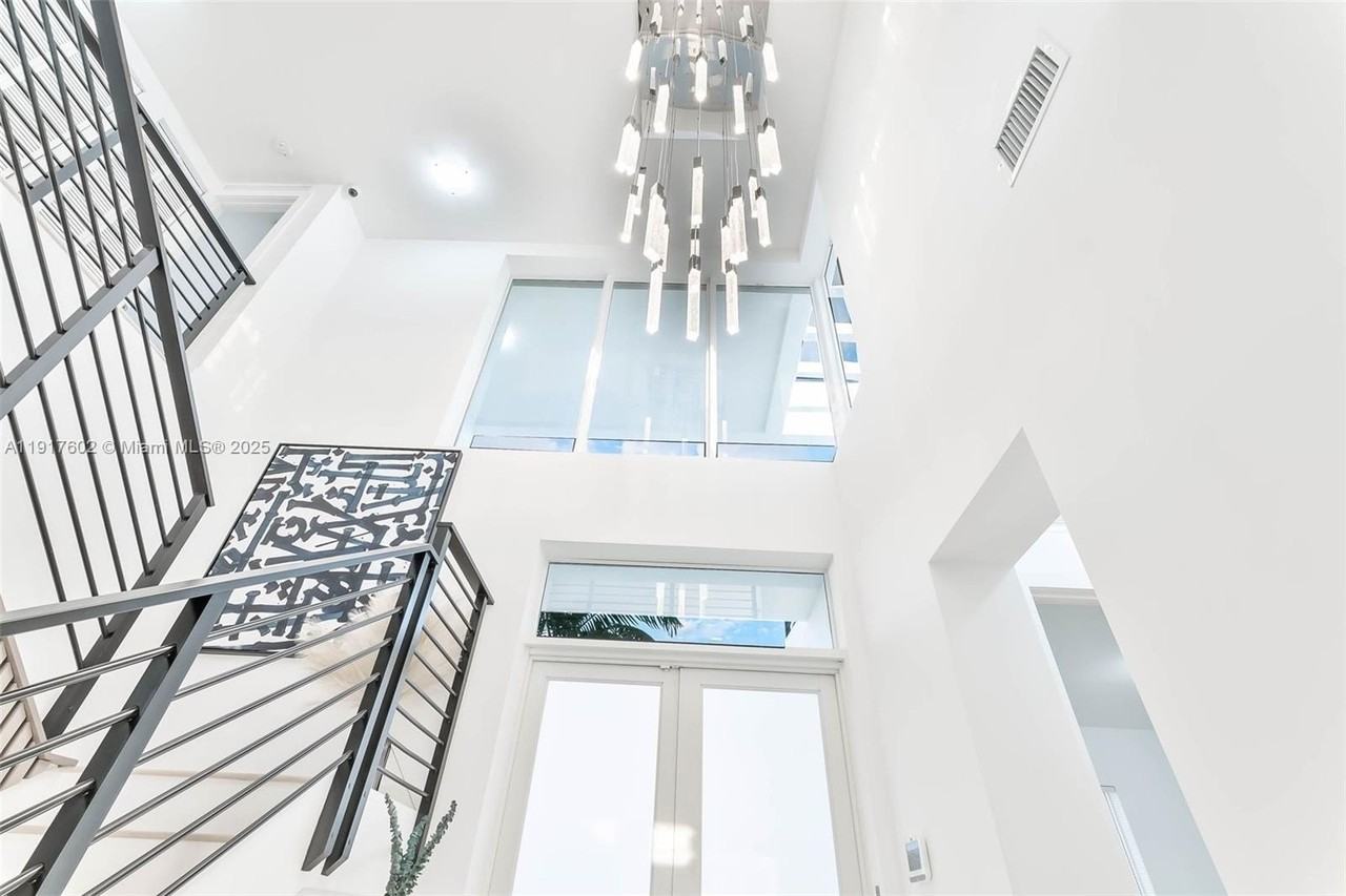 7446 Nw 99th Ct - Photo 5 of 43