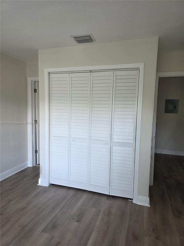 30 Phoenetia Ave #8 - Photo 4 of 10