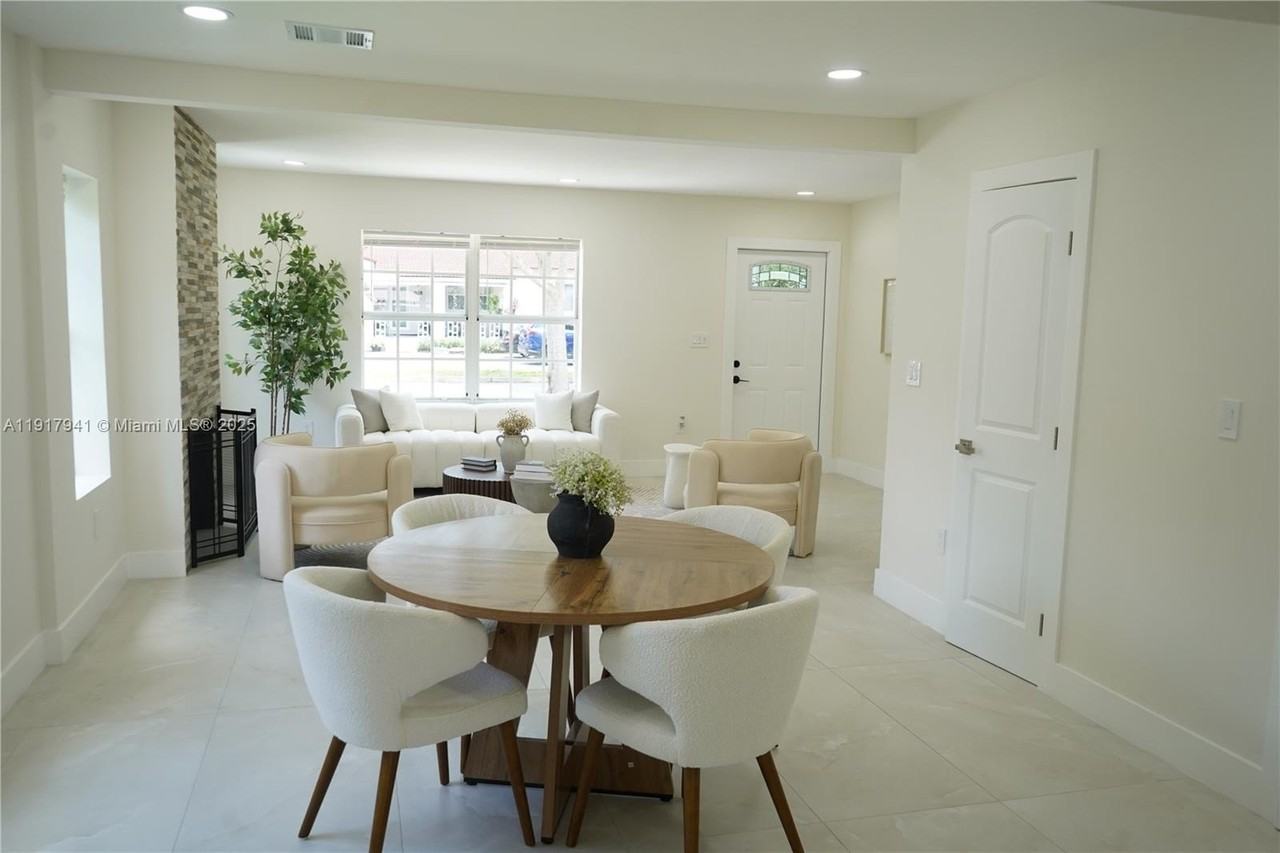 6236 Sw 11th St - Photo 2 of 15