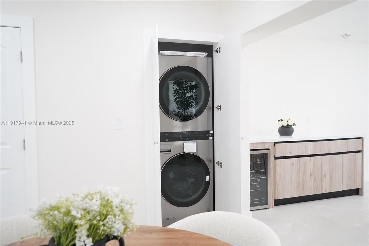 6236 Sw 11th St - Photo 5 of 15