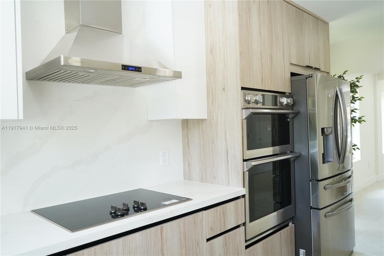 6236 Sw 11th St - Photo 7 of 15