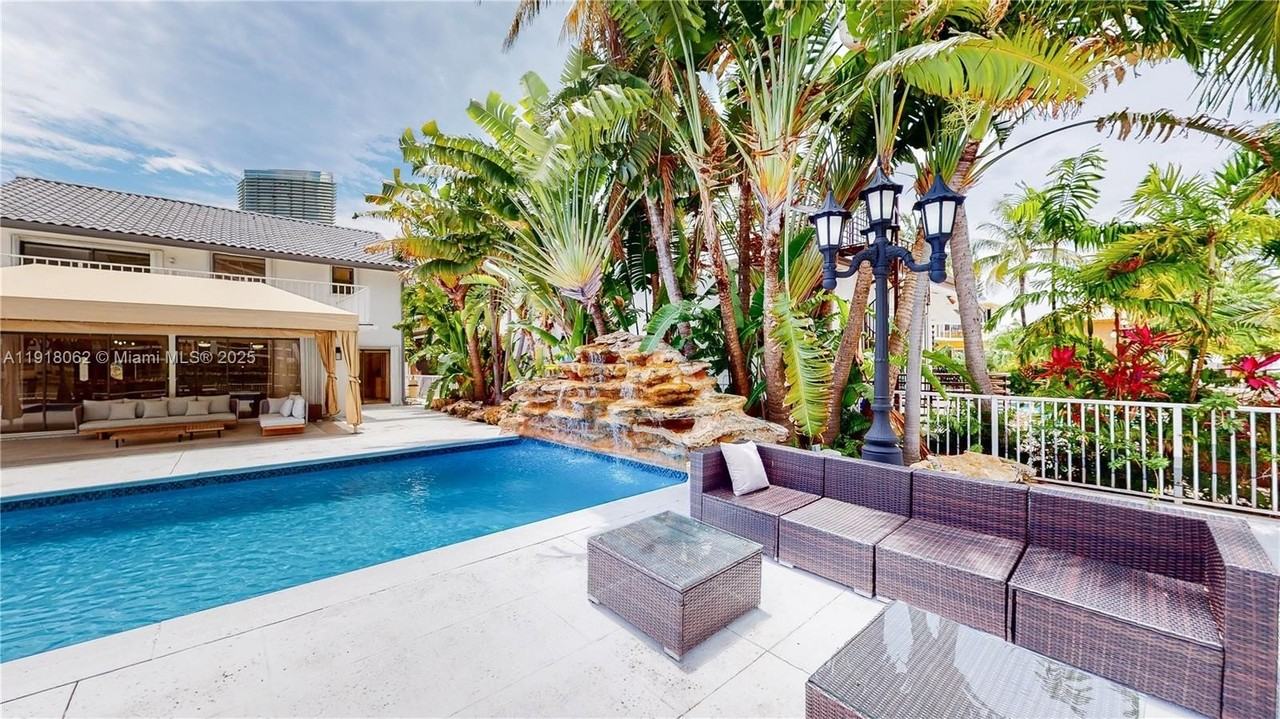 19140 N Bay Rd - Photo 7 of 17