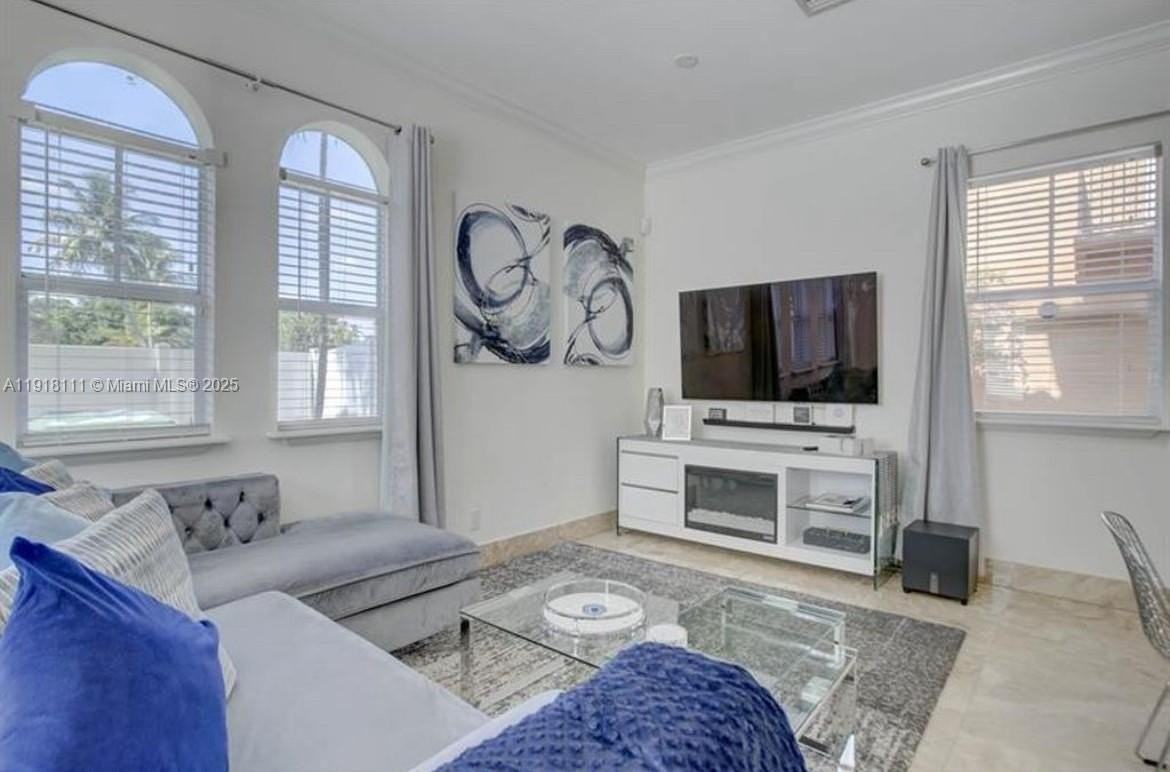 601 Ne 11th Ave - Photo 3 of 36