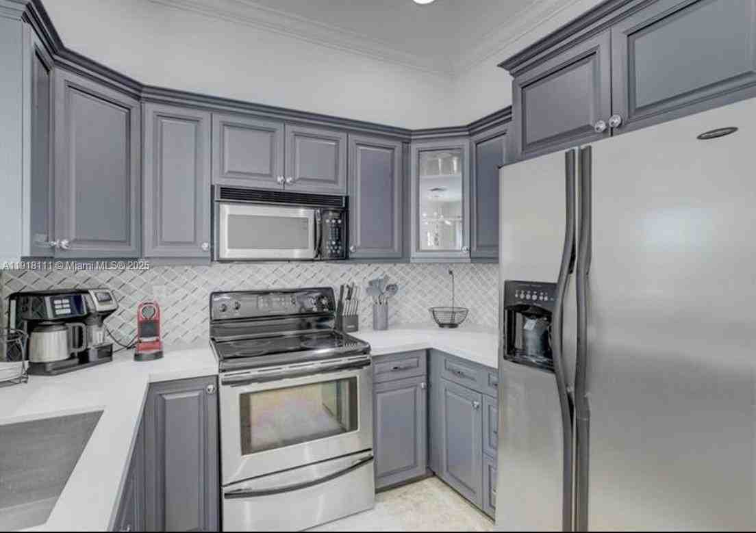 601 Ne 11th Ave - Photo 6 of 36